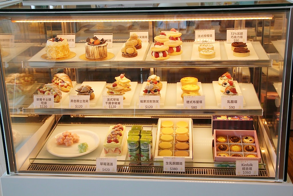 烏日推薦伴手禮,卷卷蛋糕,不止美味的甜點還有吃飽飽餐點,門市近高鐵站,附近超級好停車!! - 微笑Joe幸運