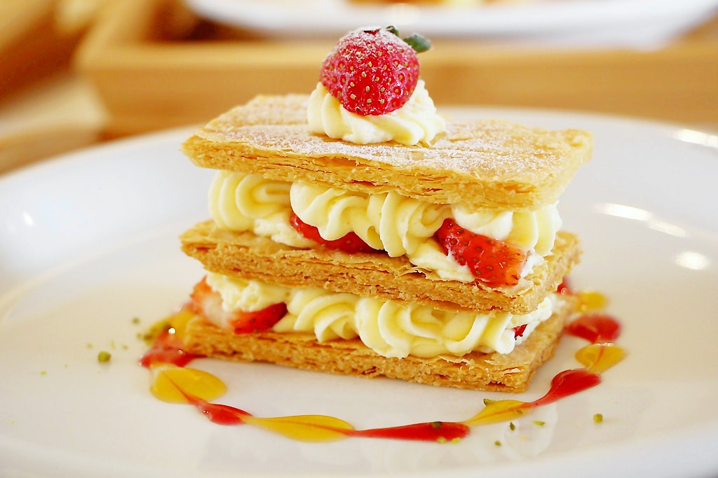 烏日推薦伴手禮,卷卷蛋糕,不止美味的甜點還有吃飽飽餐點,門市近高鐵站,附近超級好停車!! - 微笑Joe幸運