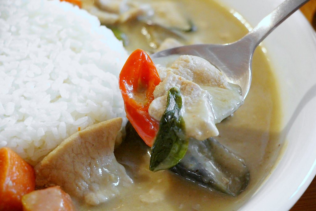 烏日推薦伴手禮,卷卷蛋糕,不止美味的甜點還有吃飽飽餐點,門市近高鐵站,附近超級好停車!! - 微笑Joe幸運