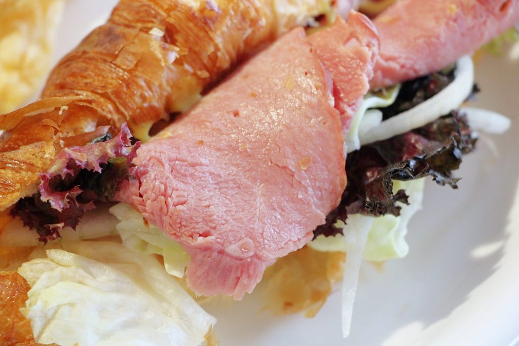 烏日推薦伴手禮,卷卷蛋糕,不止美味的甜點還有吃飽飽餐點,門市近高鐵站,附近超級好停車!! - 微笑Joe幸運