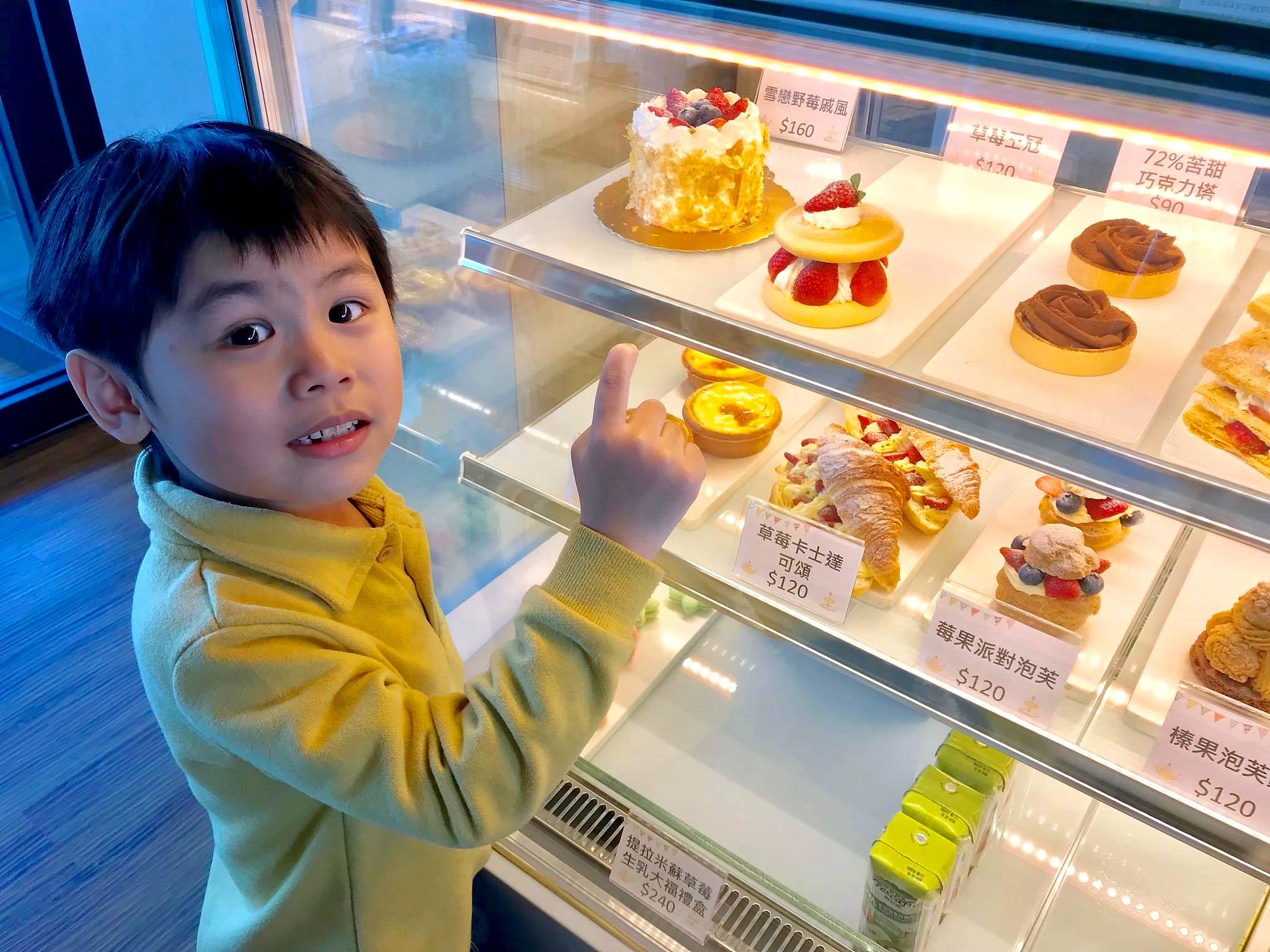 烏日推薦伴手禮,卷卷蛋糕,不止美味的甜點還有吃飽飽餐點,門市近高鐵站,附近超級好停車!! - 微笑Joe幸運