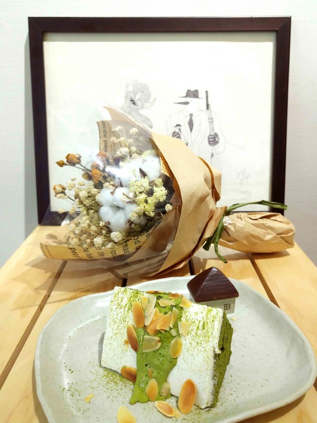 【桃園中壢】秋生珈琲☞隱身於柏徳社區的幽靜咖啡廳，淋醬從森半抹茶戚風上緩緩流下的畫面超療癒!