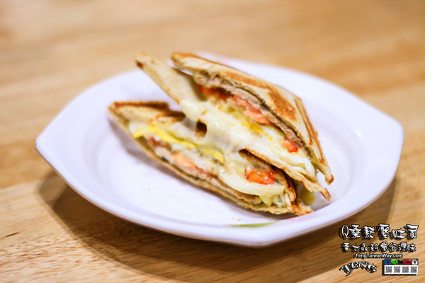 Q桑熱壓吐司：Q桑熱壓吐司【桃園美食】|桃園慈文路現點現做的牽絲熱壓吐司早餐店；還有每日限量的溫體爆汁雞腿及雞翅。