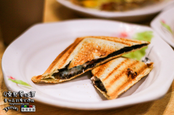 Q桑熱壓吐司：Q桑熱壓吐司【桃園美食】|桃園慈文路現點現做的牽絲熱壓吐司早餐店；還有每日限量的溫體爆汁雞腿及雞翅。