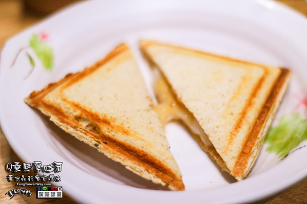 Q桑熱壓吐司：Q桑熱壓吐司【桃園美食】|桃園慈文路現點現做的牽絲熱壓吐司早餐店；還有每日限量的溫體爆汁雞腿及雞翅。