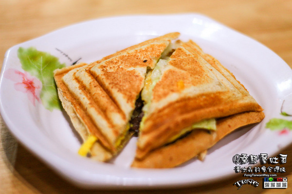 Q桑熱壓吐司：Q桑熱壓吐司【桃園美食】|桃園慈文路現點現做的牽絲熱壓吐司早餐店；還有每日限量的溫體爆汁雞腿及雞翅。