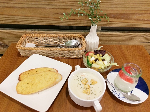 鹿角咖啡 Antler Café:鹿角咖啡Antler Café-台中南區咖啡館 文創園區周邊休憩好去處 除了享用下午茶 還有義大利麵早午餐 鹿角咖啡 Antler Café:鹿角咖啡Antler Café-台中南區咖啡館 文創園區周邊休憩好去處 除了享用下午茶 還有義大利麵早午餐