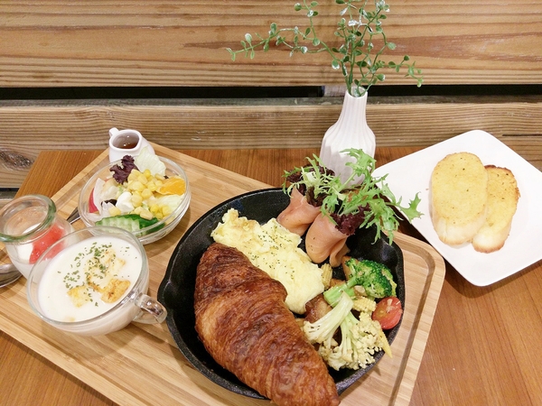 鹿角咖啡 Antler Café:鹿角咖啡Antler Café-台中南區咖啡館 文創園區周邊休憩好去處 除了享用下午茶 還有義大利麵早午餐 鹿角咖啡 Antler Café:鹿角咖啡Antler Café-台中南區咖啡館 文創園區周邊休憩好去處 除了享用下午茶 還有義大利麵早午餐