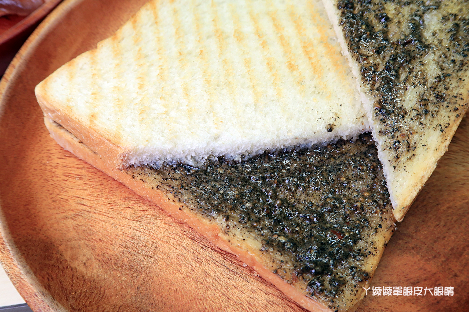 新竹早餐推薦｜早安公雞農場晨食！新竹東南街櫻花步道附近，霸氣又美味的槍客牛仔雞腿排老麵堡