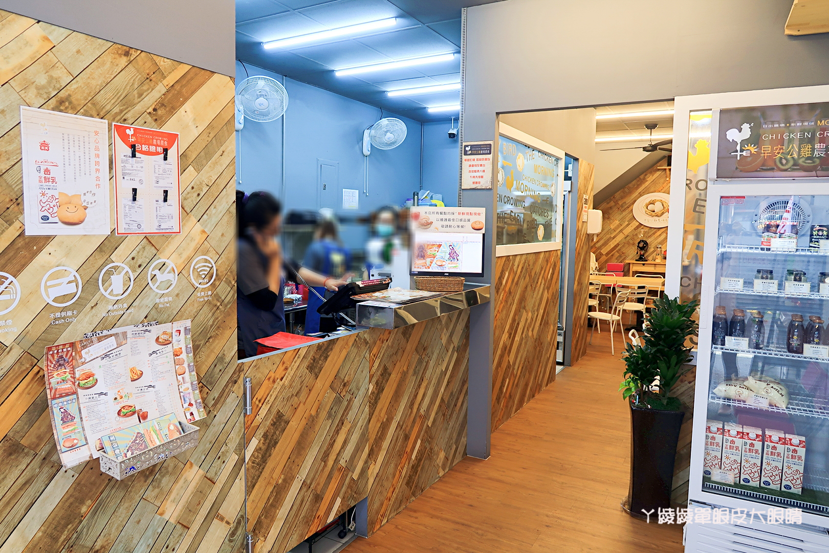 新竹早餐推薦｜早安公雞農場晨食！新竹東南街櫻花步道附近，霸氣又美味的槍客牛仔雞腿排老麵堡