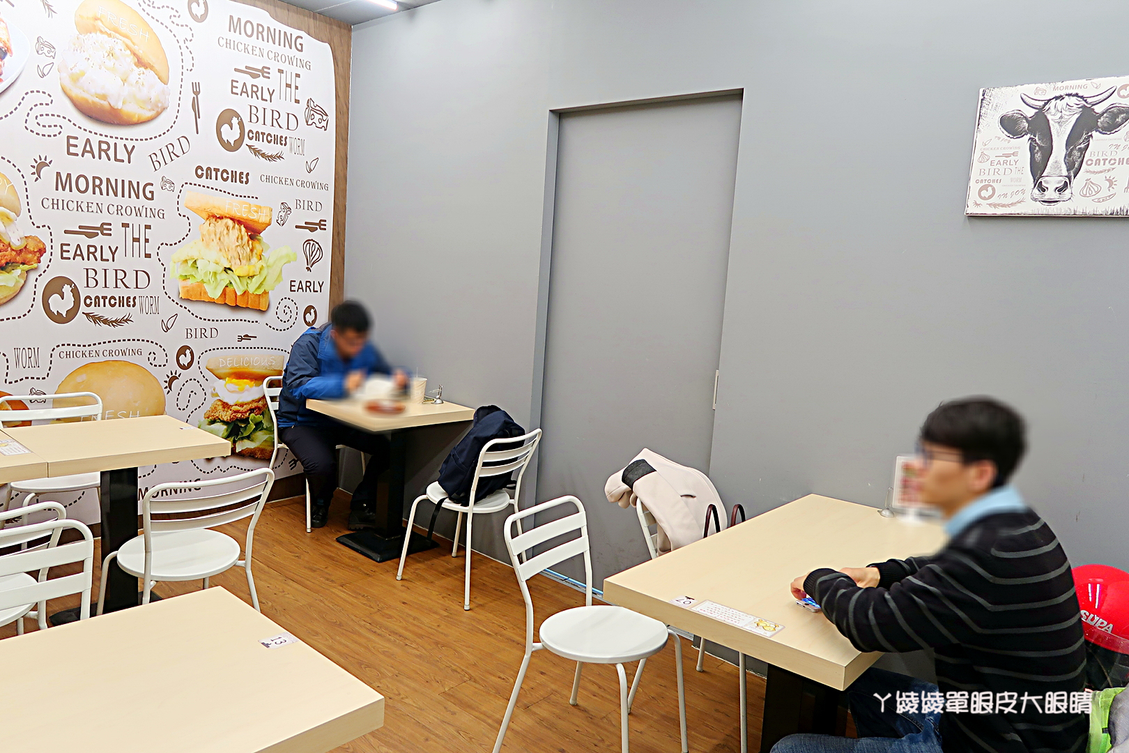 新竹早餐推薦｜早安公雞農場晨食！新竹東南街櫻花步道附近，霸氣又美味的槍客牛仔雞腿排老麵堡