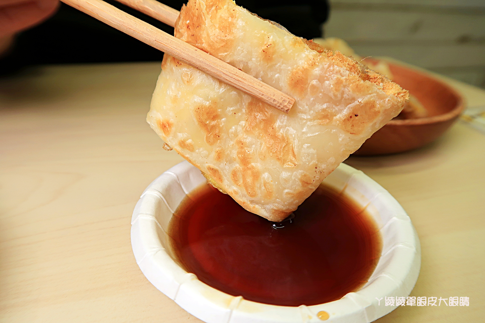 新竹早餐推薦｜早安公雞農場晨食！新竹東南街櫻花步道附近，霸氣又美味的槍客牛仔雞腿排老麵堡