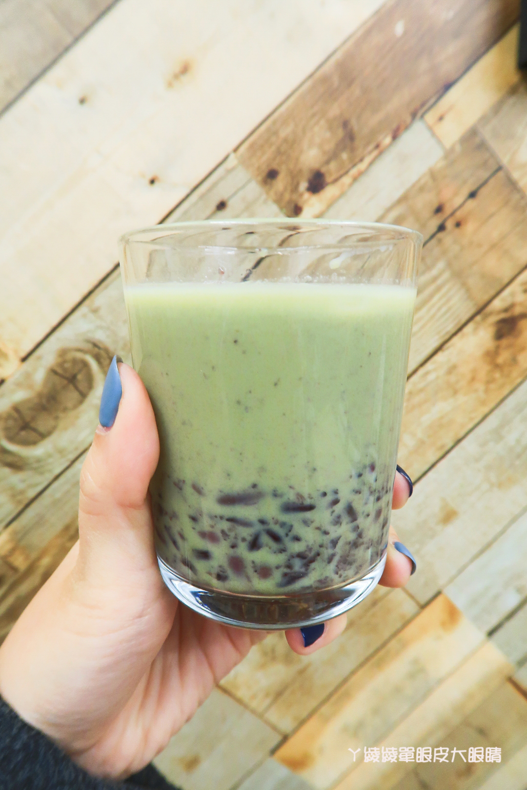 新竹早餐推薦｜早安公雞農場晨食！新竹東南街櫻花步道附近，霸氣又美味的槍客牛仔雞腿排老麵堡