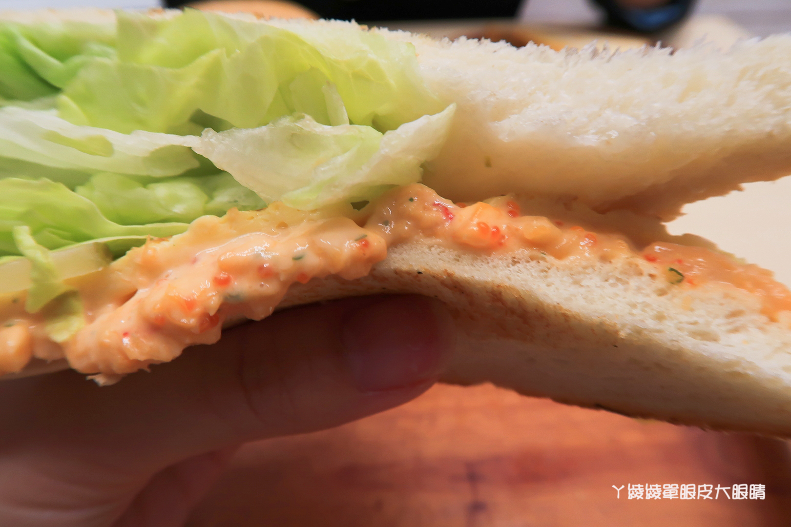 新竹早餐推薦｜早安公雞農場晨食！新竹東南街櫻花步道附近，霸氣又美味的槍客牛仔雞腿排老麵堡