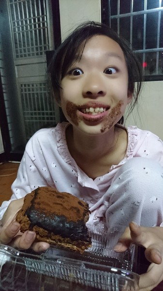 方師傅點心坊(漢神巨蛋購物廣場):高雄~方師傅V.S.奧瑪烘焙~超夯髒髒包大比拼~黑色旋風席捲全台~越髒越過癮~今天你髒了沒?? 方師傅點心坊(漢神巨蛋購物廣場):高雄~方師傅V.S.奧瑪烘焙~超夯髒髒包大比拼~黑色旋風席捲全台~越髒越過癮~今天你髒了沒??