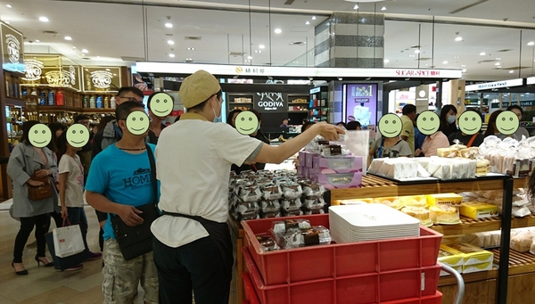 方師傅點心坊(漢神巨蛋購物廣場):高雄~方師傅V.S.奧瑪烘焙~超夯髒髒包大比拼~黑色旋風席捲全台~越髒越過癮~今天你髒了沒?? 方師傅點心坊(漢神巨蛋購物廣場):高雄~方師傅V.S.奧瑪烘焙~超夯髒髒包大比拼~黑色旋風席捲全台~越髒越過癮~今天你髒了沒??