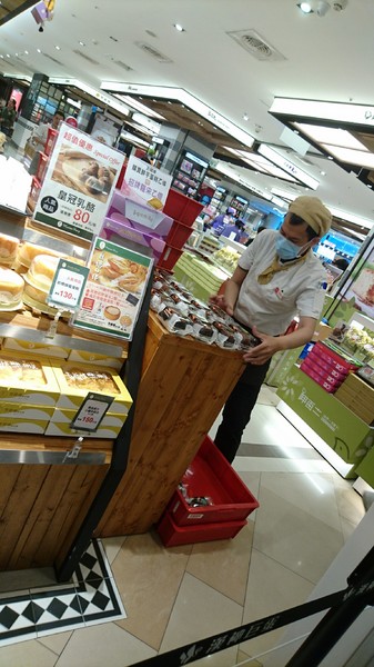 方師傅點心坊(漢神巨蛋購物廣場):高雄~方師傅V.S.奧瑪烘焙~超夯髒髒包大比拼~黑色旋風席捲全台~越髒越過癮~今天你髒了沒?? 方師傅點心坊(漢神巨蛋購物廣場):高雄~方師傅V.S.奧瑪烘焙~超夯髒髒包大比拼~黑色旋風席捲全台~越髒越過癮~今天你髒了沒??