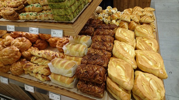 方師傅點心坊(漢神巨蛋購物廣場):高雄~方師傅V.S.奧瑪烘焙~超夯髒髒包大比拼~黑色旋風席捲全台~越髒越過癮~今天你髒了沒?? 方師傅點心坊(漢神巨蛋購物廣場):高雄~方師傅V.S.奧瑪烘焙~超夯髒髒包大比拼~黑色旋風席捲全台~越髒越過癮~今天你髒了沒??