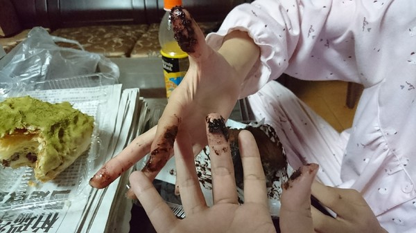 方師傅點心坊(漢神巨蛋購物廣場):高雄~方師傅V.S.奧瑪烘焙~超夯髒髒包大比拼~黑色旋風席捲全台~越髒越過癮~今天你髒了沒?? 方師傅點心坊(漢神巨蛋購物廣場):高雄~方師傅V.S.奧瑪烘焙~超夯髒髒包大比拼~黑色旋風席捲全台~越髒越過癮~今天你髒了沒??