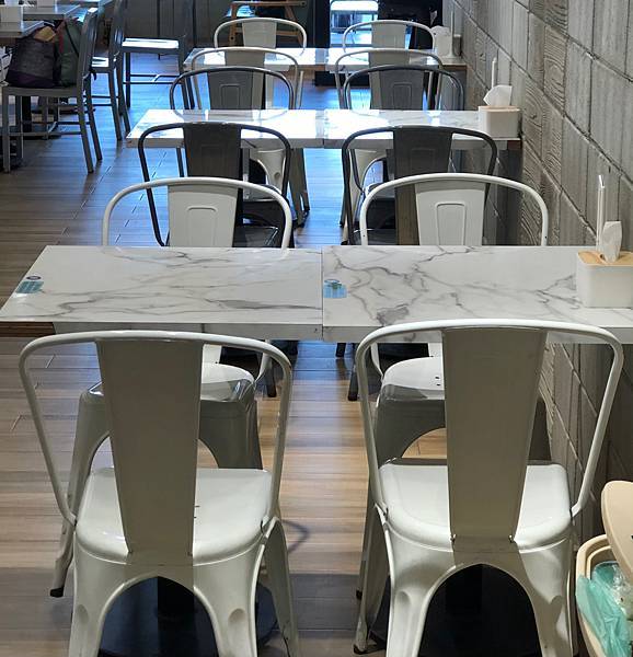 [ 竹北早午餐 ] 日光豆漿 - 竹北店/黑芝麻燒餅/老麵豆漿Q饅堡/豆漿吐司/豆漿漢堡/飯糰/酥皮蛋捲餅