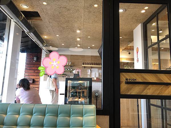 [ 竹北早午餐 ] 日光豆漿 - 竹北店/黑芝麻燒餅/老麵豆漿Q饅堡/豆漿吐司/豆漿漢堡/飯糰/酥皮蛋捲餅