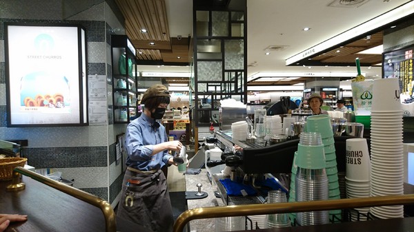 Street Churros(漢神巨蛋店)：高雄漢神巨蛋~Street Churros~馬蹄造型吉拿圈外酥內Q~就是幸福的滋味~