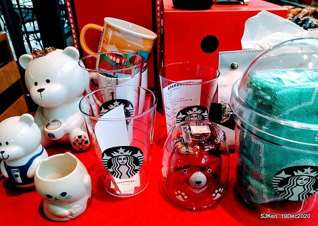 「 Starbucks Coffee 淡水雲門店」, Tamsui, Hsinpei, Dec 19, 2020. SJKen