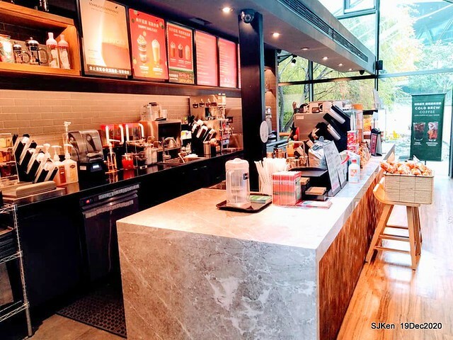 「 Starbucks Coffee 淡水雲門店」, Tamsui, Hsinpei, Dec 19, 2020. SJKen
