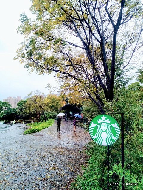 「 Starbucks Coffee 淡水雲門店」, Tamsui, Hsinpei, Dec 19, 2020. SJKen