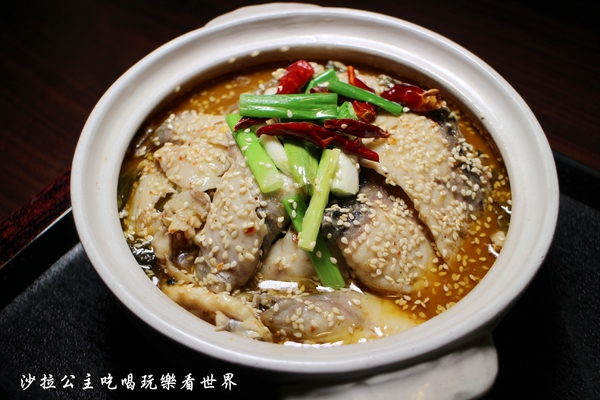燒椒 香辣片片魚-川味麻辣:新莊美食『燒椒 香辣片片魚』麻辣魚餐廳/川味麻辣/白飯、飲料、冰淇淋吃到飽/新鮮活魚美式料理/個人商業套餐168元