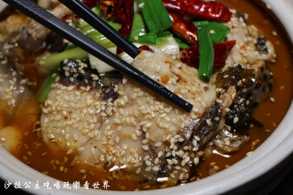 燒椒 香辣片片魚-川味麻辣:新莊美食『燒椒 香辣片片魚』麻辣魚餐廳/川味麻辣/白飯、飲料、冰淇淋吃到飽/新鮮活魚美式料理/個人商業套餐168元