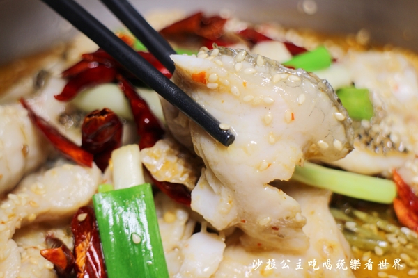 燒椒 香辣片片魚-川味麻辣:新莊美食『燒椒 香辣片片魚』麻辣魚餐廳/川味麻辣/白飯、飲料、冰淇淋吃到飽/新鮮活魚美式料理/個人商業套餐168元