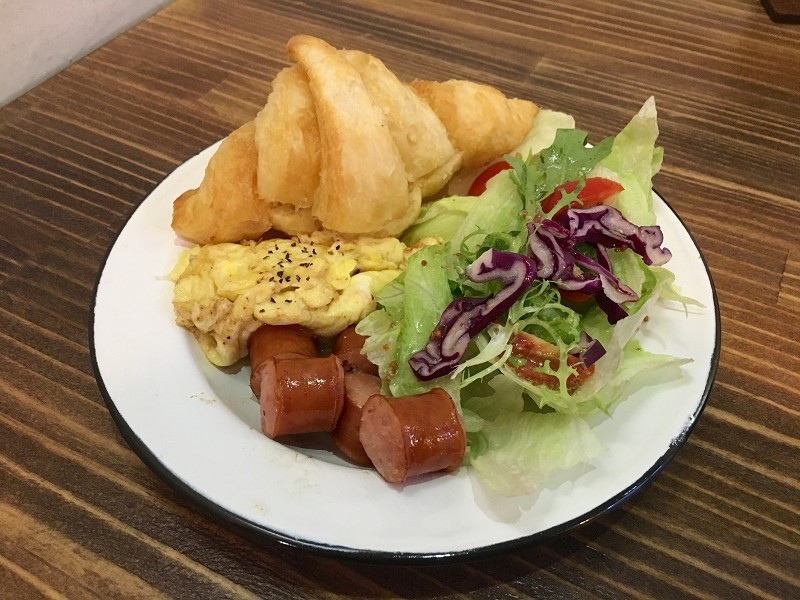 【台北｜台電大樓站】羊毛與花 溫州店＿焦糖脆片戚風與抹茶香蕉溫蛋糕值得一試＿不限時、提供插座及Wi-Fi