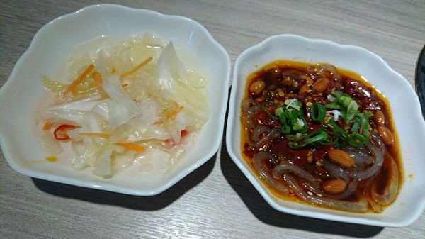 愛食鍋-麻辣鴛鴦鍋(裕誠路297號)：高雄~愛食鍋 麻辣鴛鴦鍋~超狂長肉盤 大份量肉品~鴨血.豆腐.白飯無限量供應~愛玩客推薦~