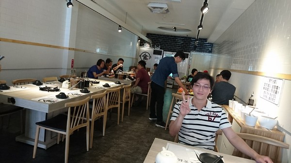 愛食鍋-麻辣鴛鴦鍋(裕誠路297號)：高雄~愛食鍋 麻辣鴛鴦鍋~超狂長肉盤 大份量肉品~鴨血.豆腐.白飯無限量供應~愛玩客推薦~