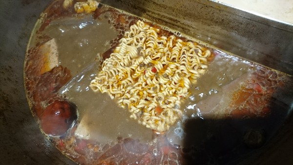 愛食鍋-麻辣鴛鴦鍋(裕誠路297號)：高雄~愛食鍋 麻辣鴛鴦鍋~超狂長肉盤 大份量肉品~鴨血.豆腐.白飯無限量供應~愛玩客推薦~