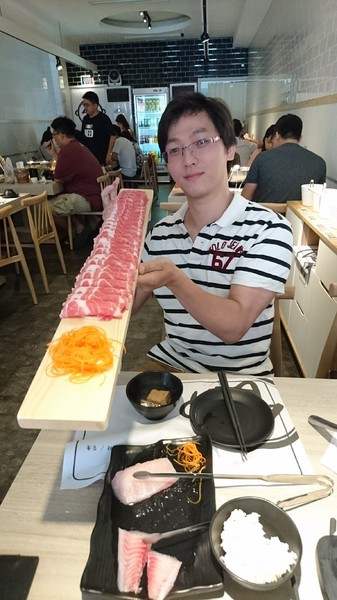 愛食鍋-麻辣鴛鴦鍋(裕誠路297號)：高雄~愛食鍋 麻辣鴛鴦鍋~超狂長肉盤 大份量肉品~鴨血.豆腐.白飯無限量供應~愛玩客推薦~