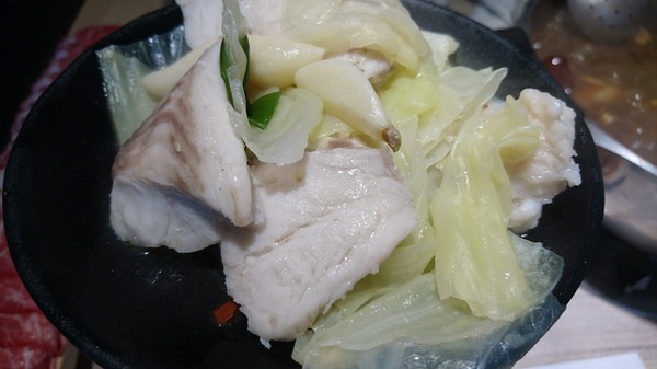 愛食鍋-麻辣鴛鴦鍋(裕誠路297號)：高雄~愛食鍋 麻辣鴛鴦鍋~超狂長肉盤 大份量肉品~鴨血.豆腐.白飯無限量供應~愛玩客推薦~