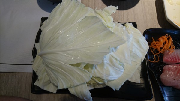 愛食鍋-麻辣鴛鴦鍋(裕誠路297號)：高雄~愛食鍋 麻辣鴛鴦鍋~超狂長肉盤 大份量肉品~鴨血.豆腐.白飯無限量供應~愛玩客推薦~