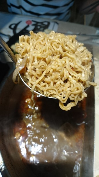 愛食鍋-麻辣鴛鴦鍋(裕誠路297號)：高雄~愛食鍋 麻辣鴛鴦鍋~超狂長肉盤 大份量肉品~鴨血.豆腐.白飯無限量供應~愛玩客推薦~