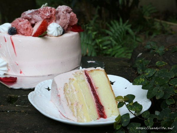 旅禾 泡芙之家：台中美食│不用跑好市多，在旅禾泡芙之家也吃的到超爆漿芋泥包！同場加映母親節蛋糕預購優惠～