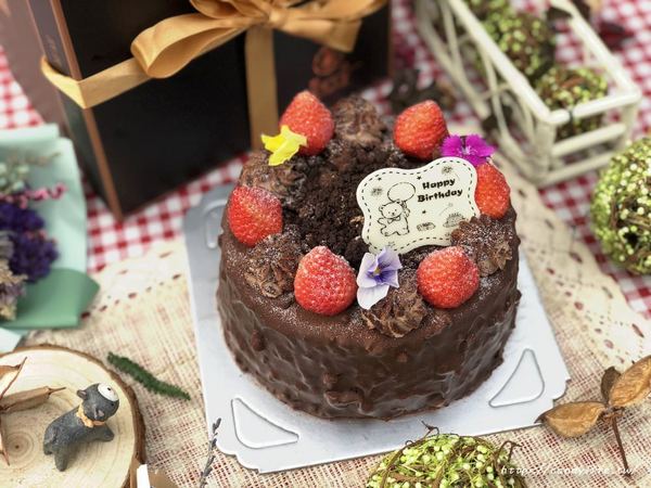 旅禾 泡芙之家：台中美食│旅禾 泡芙之家〃台中生日蛋糕推薦!!價格親民又好吃，現在還有推出母親節蛋糕優惠唷～