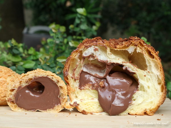 旅禾 泡芙之家：台中美食│不用跑好市多，在旅禾泡芙之家也吃的到超爆漿芋泥包！同場加映母親節蛋糕預購優惠～