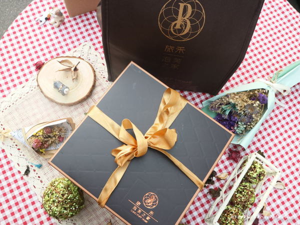 旅禾 泡芙之家：台中美食│旅禾 泡芙之家〃台中生日蛋糕推薦!!價格親民又好吃，現在還有推出母親節蛋糕優惠唷～