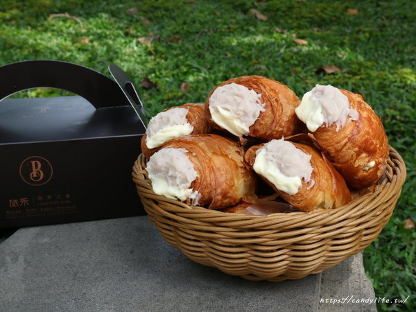 旅禾 泡芙之家：台中美食│不用跑好市多，在旅禾泡芙之家也吃的到超爆漿芋泥包！同場加映母親節蛋糕預購優惠～