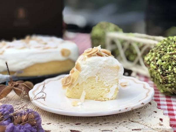 旅禾 泡芙之家：台中美食│旅禾 泡芙之家〃台中生日蛋糕推薦!!價格親民又好吃，現在還有推出母親節蛋糕優惠唷～