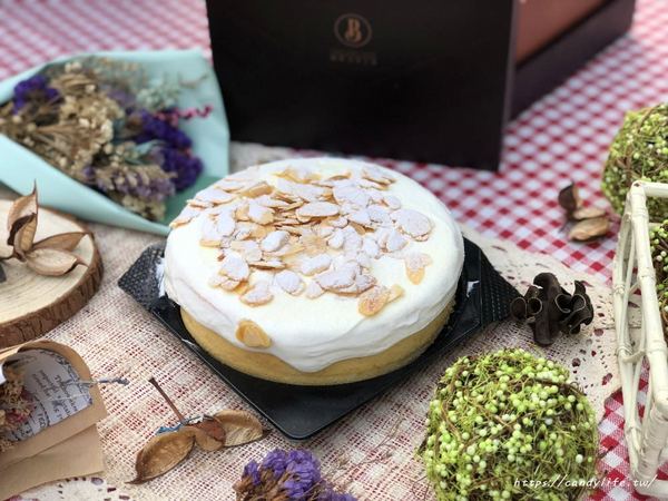 旅禾 泡芙之家：台中美食│旅禾 泡芙之家〃台中生日蛋糕推薦!!價格親民又好吃，現在還有推出母親節蛋糕優惠唷～