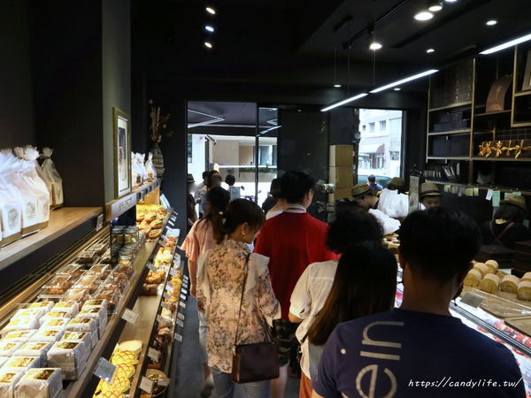 旅禾 泡芙之家：台中美食│旅禾 泡芙之家〃台中生日蛋糕推薦!!價格親民又好吃，現在還有推出母親節蛋糕優惠唷～