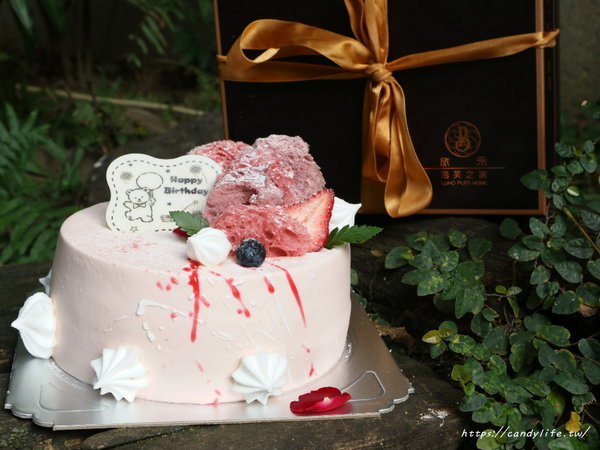 旅禾 泡芙之家：台中美食│不用跑好市多，在旅禾泡芙之家也吃的到超爆漿芋泥包！同場加映母親節蛋糕預購優惠～