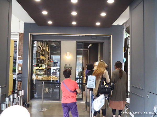 旅禾 泡芙之家：台中美食│旅禾 泡芙之家〃台中生日蛋糕推薦!!價格親民又好吃，現在還有推出母親節蛋糕優惠唷～